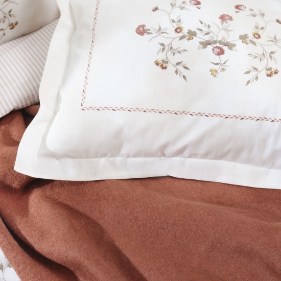 Picture of Karaca Home Mita Bordeaux Double Duvet Cover Cotton Blanket Set